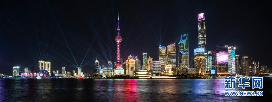 2020年11月4日拍摄的上海陆家嘴光影秀。新华社记者 张豪夫 摄